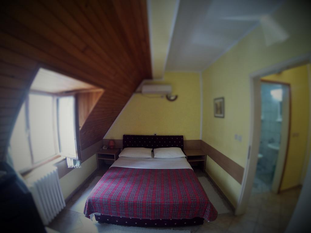 B&B Villa Evandjelina Sremska Kamenica Exterior foto